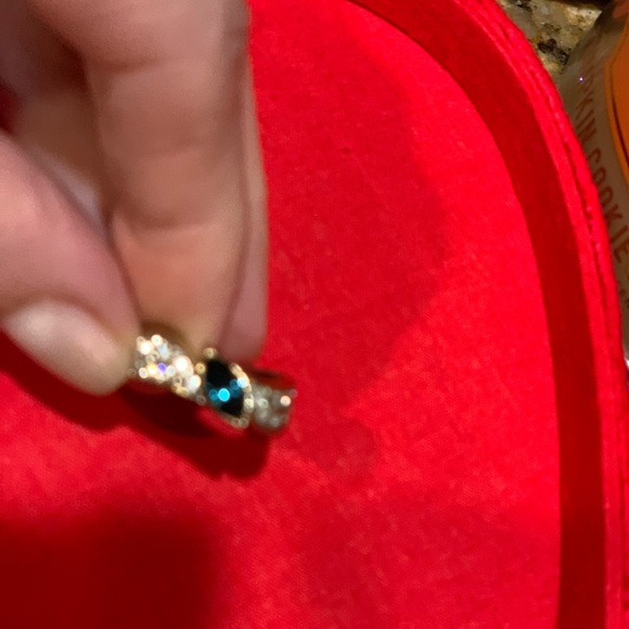 Sapphire like gorgeous blue stone golden fashion ring size 5.5 . Must have! - Picture 4 of 6